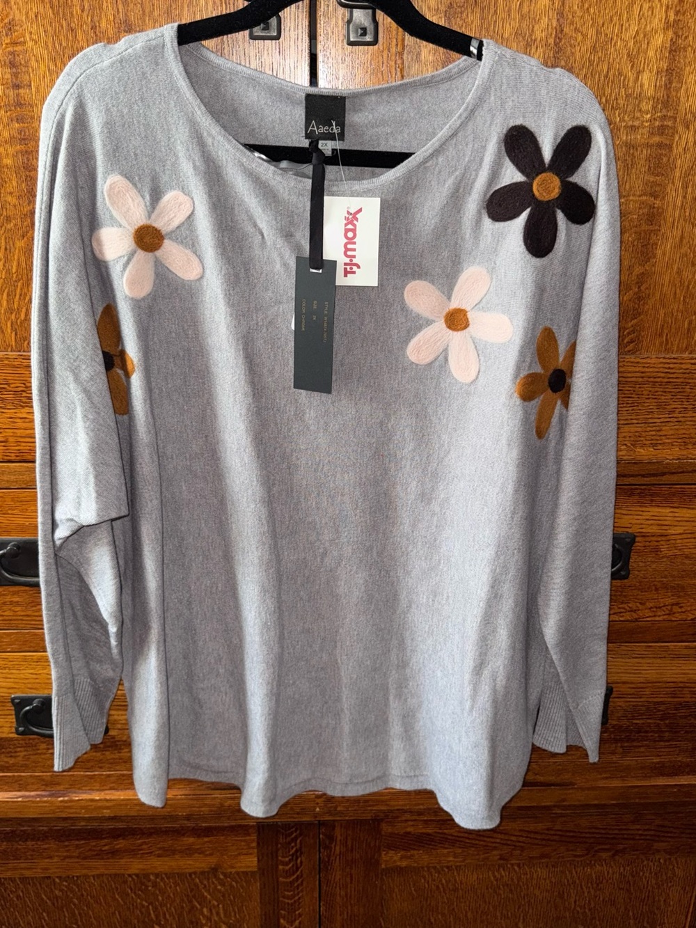 AVEDA Light Gray Floral Appliqué Sweater Top